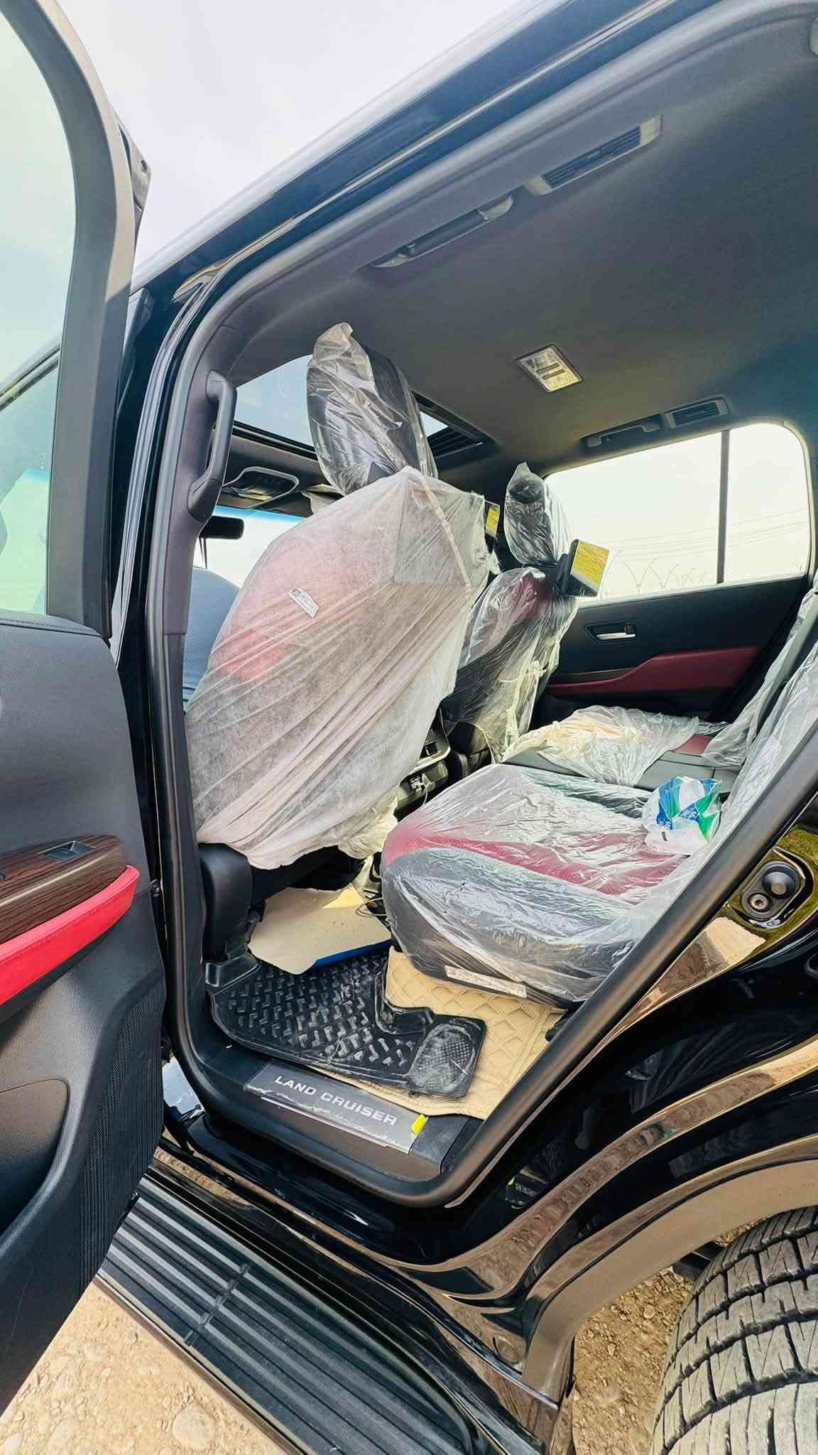 لاندكروز 2025 مكفوله كفاله عامه بريم بلاك اديشن داخل احمر رقم اربيل بسمي ماشيه 16 مغلفه PPF فول موصفات 1/1 سعر 728 بيها مجال ***********
