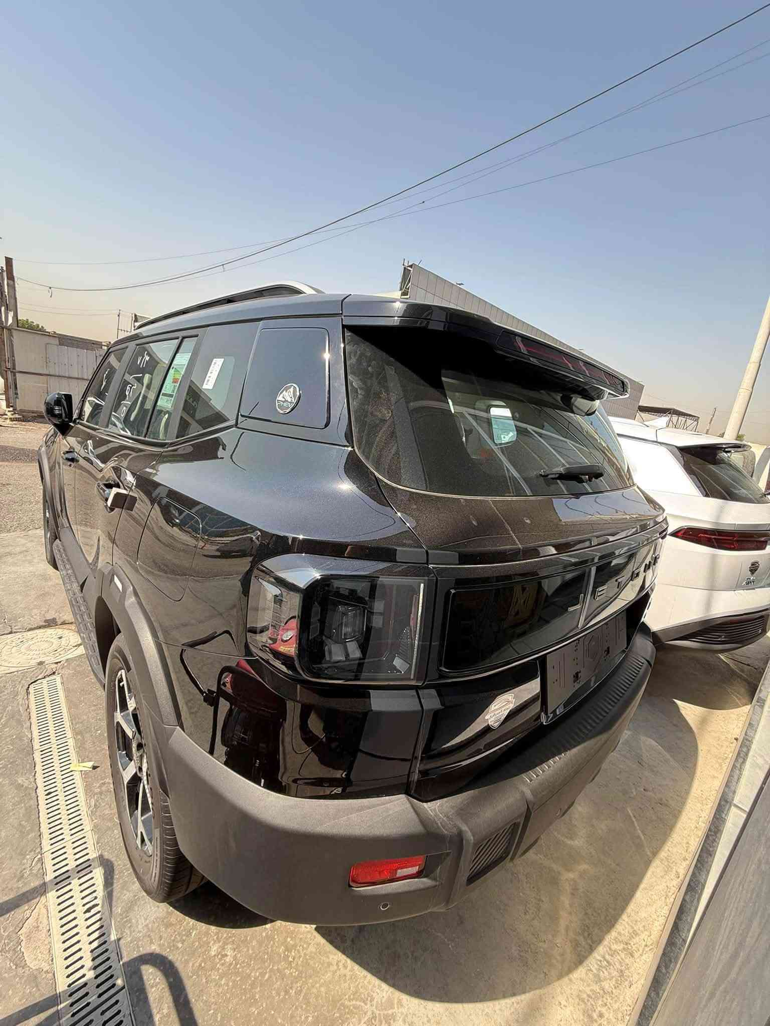 معرض بغداد المركزي
🚙 Jetour T1 2.0T    2027

* المحرك: 2.0 لتر تيربو، 4 سلندر

* القوة: 187 كيلوواط ≈ 254 حصان

* العزم: 390 نيوتن متر

* القير: أوتوماتيك 8 سرعات

* Comfort: دفع أمامي FWD

* Luxury: دفع رباعي AWD

* السرعة القصوى: 180 كم/س

* خزان الوقود: 70 لتر

* المقاعد: 5

* الطول × العرض × الارتفاع: 4705 × 1967 × 1843 ملم

* قاعدة العجلات: 2800 ملم

* الجنوط: 19 إنش

* التعليق: أمامي MacPherson وخلفي Multi-link.

العنوان📍:بغداد معارض البياع مقابيل محطه وقود سيديه 

معرض <بغداد المركزي >

☎️***********☎️

☎️***********☎️
