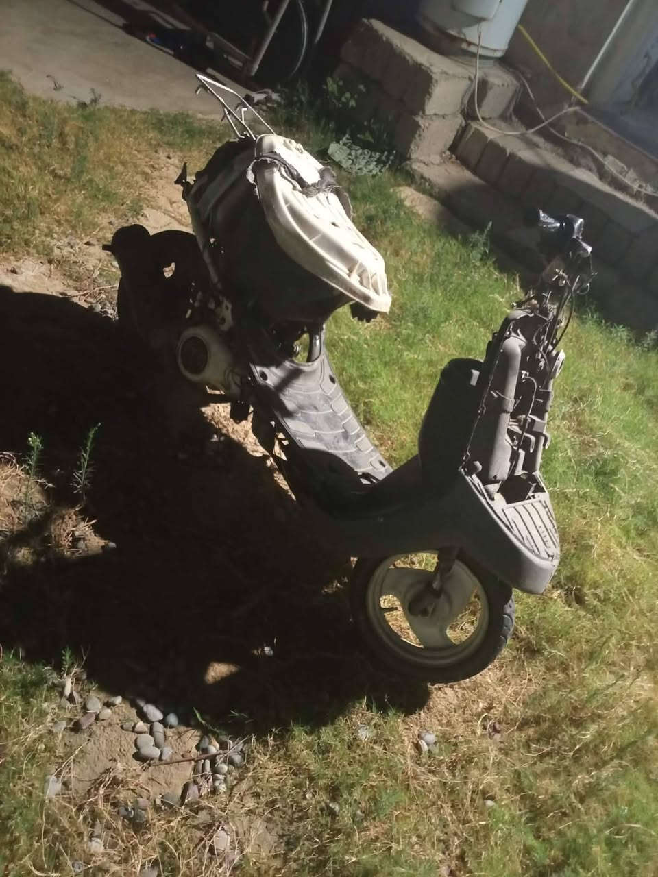 ماطور بوتين للبيع شاص شاصي ما ملحوم ومكينه شغاله بس ما يمشي يمكن القايش مكطوع لو غير شي معرف ابيع فحم من هل كاع عنوان حي التحرير قرب مدرسة رابعه العدويه بالعلماء ومن الله التوفيق رقمي ***********///***********
