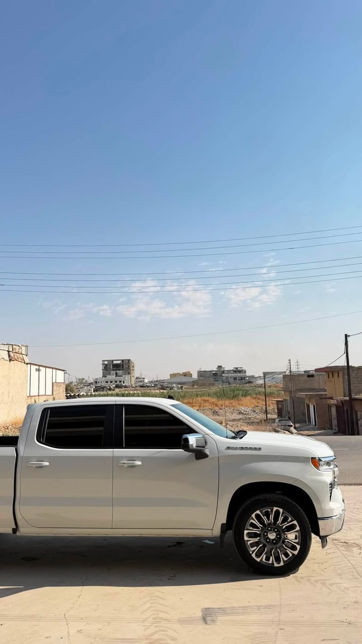 2024 CHEVROLET SILVERADO LT
اللون :- أبيض
الموديل :- 2024
سعة المحرك :- 5.3L بنزين V8
المسافه المقطوعه :66500 KM
مواصفات السيارة :- LT
دفع رباعي AWD 4*4
#الإضافات 
*   شاشه كبيره نفكيشن
* كير تعليق 
*   وَيْل دينالي
*   كاميرات محيطيه (360° )
*   تحكم سرعه
*  تحكم مسجل
*   كشاف
*   تشغيل عن بعد
*   بصمه
*   كراسي كهرباء
*   هاند بريك كهرباء
*   حساس أمامي وخلفي
*   تدفئة المقاعد
* الحادث حافة البوند صبغ والجاملغ الأمامي تعديل
* المكان موصل معارض الجديدة معرض RTR
* رقم التليفون ***********
