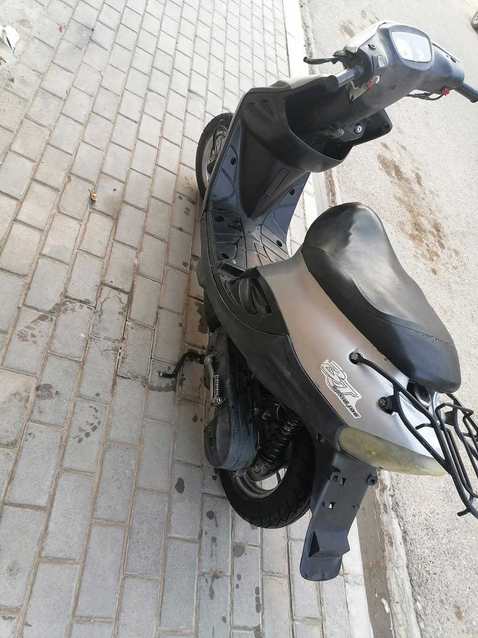 السلام عليكم 
دراجه نوع بيجي نضيفه مثل ماواضح بصوره كلشي يشتغل بيه  سعر 400 بيه مجال ***********
