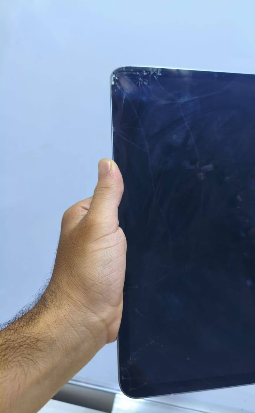 IPad 11 Pro M2 🧿
ايباد M2 مكفول من كل شي  فقط كسر بالكلاس ومامأثز على اللمس م بطاريه 88% استعمال كلش قليل  نضيف جدا النسخه الاقوى ٢٥٦  الجيل الرابع  ايباد نضافه  فقط الكلاس مكسور الجهه اليسرى وموجود فديو كامل اله وصور الفحص مع الضمان من المركز 

550 وبي مجال  للشراي  يتوفر توصيل 

وللاستفسار أكثر  ***********
