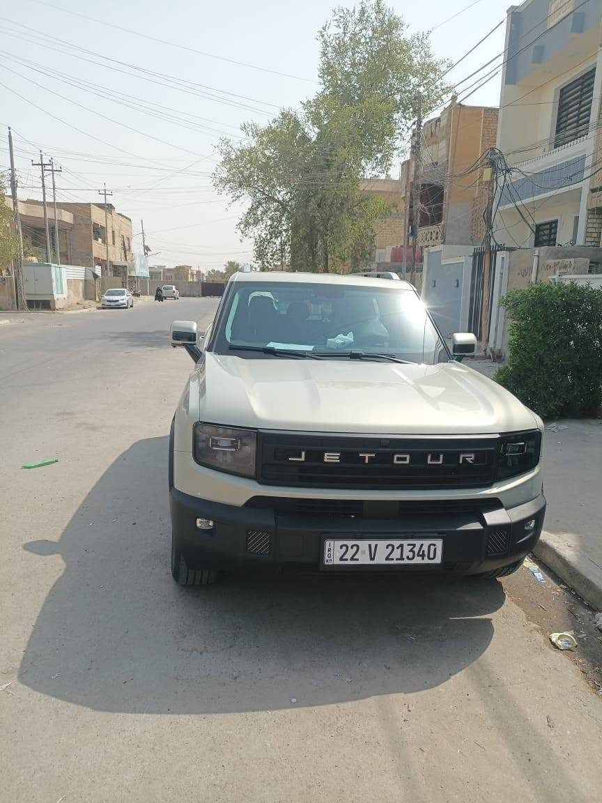 🔥 جيتور T1 | موديل2026 | Comfort 🔥
🚘 السيارة بحالة الوكالة تقريبًا، ماشية فقط 1800الف

📍 رقم أربيل

📝 السيارة باسمي

✨ إضافات وتجهيزات مميزة:

🛡️ PPF مغلف بالكامل — مع ضمان 10 سنوات

🌡️ جام السيارة مغلف بعازل حراري 30%

🛡️ مضاف شباك حماية للراديتر

━━━━━━━━━━━━━━

سيارة تجمع القوة، الفخامة والحضور… واللي يعرف الـT1 يعرف قيمتها 🤍

🚘 Jetour T1 Comfort -2026

✨ لون خارجي أنيق ﴿ذهبي﴾

🖤 داخلية فخمة ومريحة﴿زرقاء﴾

💥 المحرك والأداء:

• محرك 2.0 Turbo – 4 سلندر

• قوة 254 حصان

• عزم 390 نيوتن متر

• گير أوتوماتيك 8 سرعات

• دفع أمامي FWD

• 3 أنظمة قيادة حسب اختيار السائق

• جنوط 19 إنش

• تايرات 235/60 R19

• خزان وقود 70 لتر

• سعة صندوق الأمتعة 574 لتر

🛡️ أنظمة الأمان والمساعدة:

• ABS 🛑 يمنع انغلاق الإطارات عند الفرملة القوية ويساعد على السيطرة.

• EBD ⚙️ يوزّع قوة الفرملة بين الإطارات بشكل متوازن.

• ESC 🛞 يساعد على ثبات السيارة وتقليل الانحراف.

• TCS 🚘 يقلل من انزلاق الإطارات عند التسارع.

• TPMS 🔧 ينبهك عند انخفاض ضغط الإطارات.

• وسائد هوائية 🛡️ لحماية الركاب عند التصادم.

• رادارات خلفية 📡 تساعدك على اكتشاف العوائق أثناء الرجوع والركن.

• كاميرا 540° 📷 تمنحك رؤية محيطية واسعة لتسهيل الركن والمناورة.

• EPB 🔒 فرامل إلكترونية لسهولة الاستخدام.

• Auto Hold ✋ تثبّت السيارة عند التوقف، خصوصًا بالإشارات والزحام.

✨ التجهيزات الداخلية:

• شاشة عدادات رقمية

• شاشة وسطية كبيرة

• تشغيل بدون مفتاح

• دخول بدون مفتاح

• مقاعد كهربائية

• مقود متعدد الوظائف

• تكييف

• USB

• نظام صوت وترفيه

• إضاءة داخلية أنيقة

• تصميم داخلي عصري وعملي

🤍 موديل 2026 | فئة Comfort

🚘 2.0 Turbo | 254 HP | 8AT | FWD

سيارة شكلها يلفت من أول نظرة، وداخلها يعطيك إحساس الفخامة والراحة، مع أنظمة أمان ومساعدة تمنحك ثقة أكبر أثناء القيادة.

🔥 جيتور T1… حضور قوي بكل تفاصيلها.

💰 السعر: [35,000,000 مليون]

📍 الموقع: [بغداد،، منطقة الحسينيه خلف مطعم الامير]

📞 للتواصل: [***********]

للمهتمين والجادين فقط — المعاينة خير دليل ❤️
