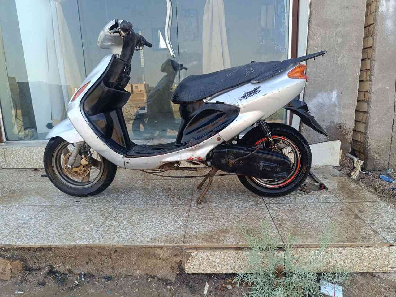 دراجه اكزز نضيفه مكينة ناعمة شلعه سريعه كهربائيات شغاله قفل سكان قفل جنطة ب 250 وبيها رقمي  *********** مكاني بلفضليه
