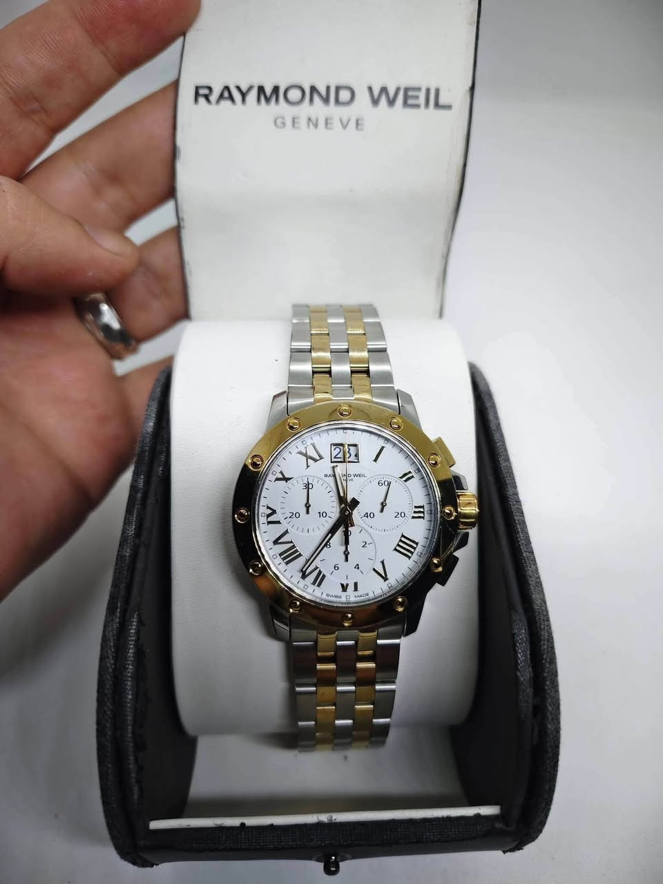 RAYMOND WEIL
قطر 40
الساعة كالجديد
علبة اصلية فقط
للاستفسار***********
550$
