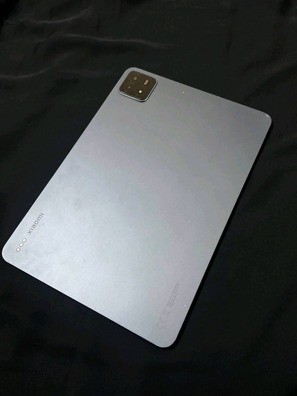 Mi pad 6s pro
لون اسود
الذاكرة الداخلية: 512GB
الشاشة: 12.4 بوصة 3K بمعدل تحديث 144Hz
المعالج: Snapdragon 8 Gen 2
البطارية: 10000mAh
الكاميرا الخلفية: 50MP
الكاميرا الأمامية: 32MP
نظام صوت 6 سماعات ستريو مع Dolby Atmos
يدعم القلم والكيبورد الأصلي.
الايباد نضافة 90% ما مفتوح نهائيا 
ملحقات الجهاز : شاحن 120w + كيبل خاص به + كفر وحده اشتريته ب55 الف + كارتونت الجهاز
مكان بغداد/ الكاضمية /شارع النواب 
سعره 600 الف قفل 
للتواصل //***********
او مراسلة الصفحه