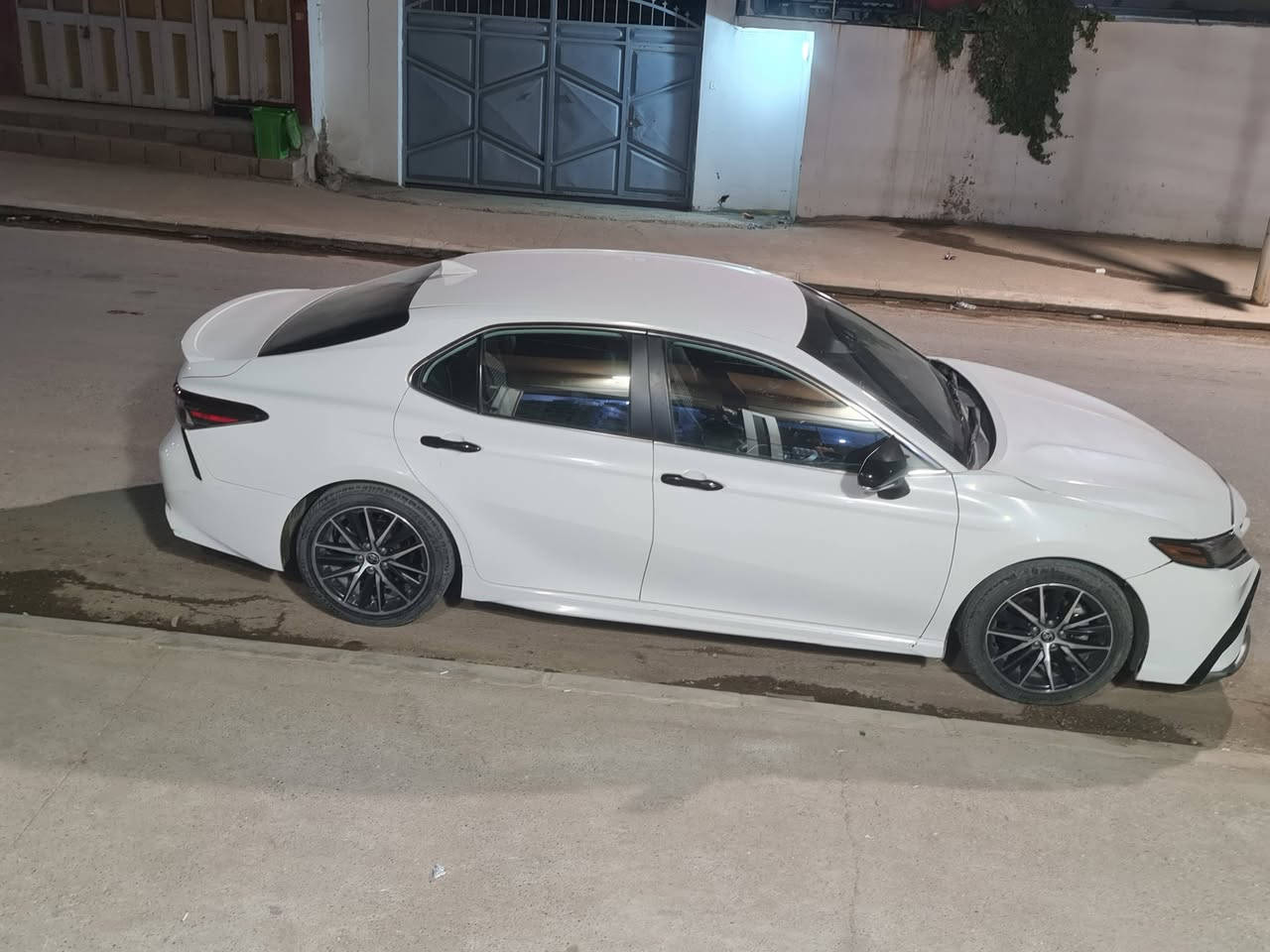 كامري موديل ٢٠٢٢رقم بغداد  باسمي شرط التحويل سعر ١٧٠ بيها مجال ضررها جاملغ وبونيد  ***********
*********** مكان السياره موصل
