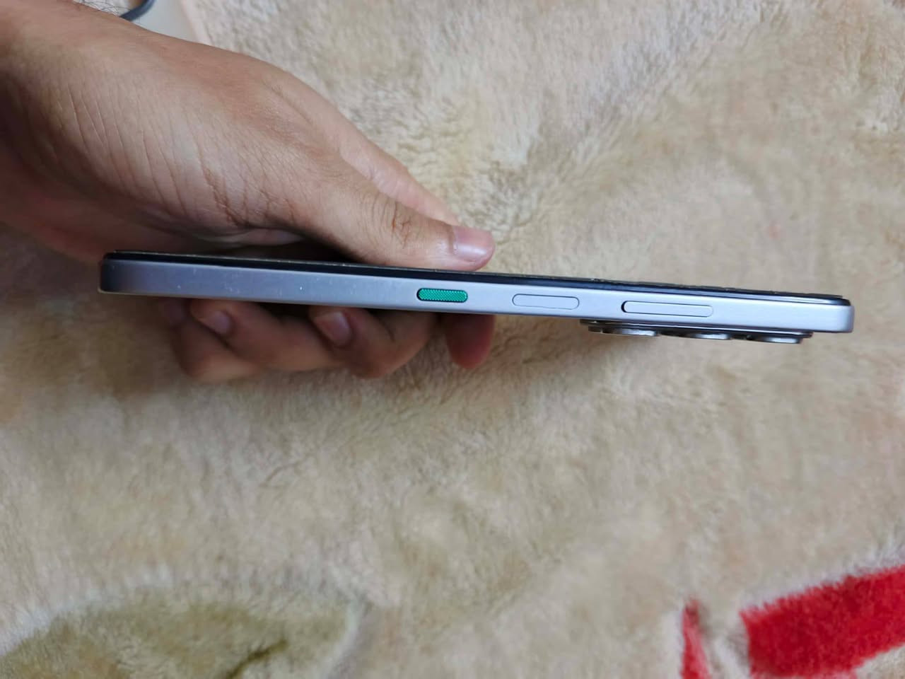 جهاز infinix 60i للبيع
مواصفات الجهاز 
بشاشة قياس 6.7 بوصة بمعدل تحديث 120 هرتز، وبطارية بسعة 5160 الشاشةالحجم: 6.7 بوصة.النوع: IPS LCD.الدقة: HD+ (720×1600 بكسل).معدل التحديث: 120 هرتز لتجربة سلسة.السطوع: 700 شمعة (تتحمل ضوء الشمس)  والذاكرةالمعالج ثماني النواة.ذاكرة الوصول العشوائي (الرام): من 4 إلى 8 جيجابايت.نظام التشغيل: أندرويد. الكاميراتالكاميرا الخلفية: بدقة 50 ميجابكسل.تصوير الفيديو: يدعم حتى دقة 1440 بكسل البطارية والتصميمسعة البطارية: 5160 مللي أمبير.سُمك الهاتف: نحيف بقيمة 7.7 ملم.الوزن: 188 جراماً.مقاومة الماء والغبار: معيار IP64 (ضد رذاذ الماء). مراجعة الهاتف وأداءه بشكل عملي 
سعر الجهاز 225وبيه مجال للطيبين 
التواصل على هاذا 
الرقم ***********
