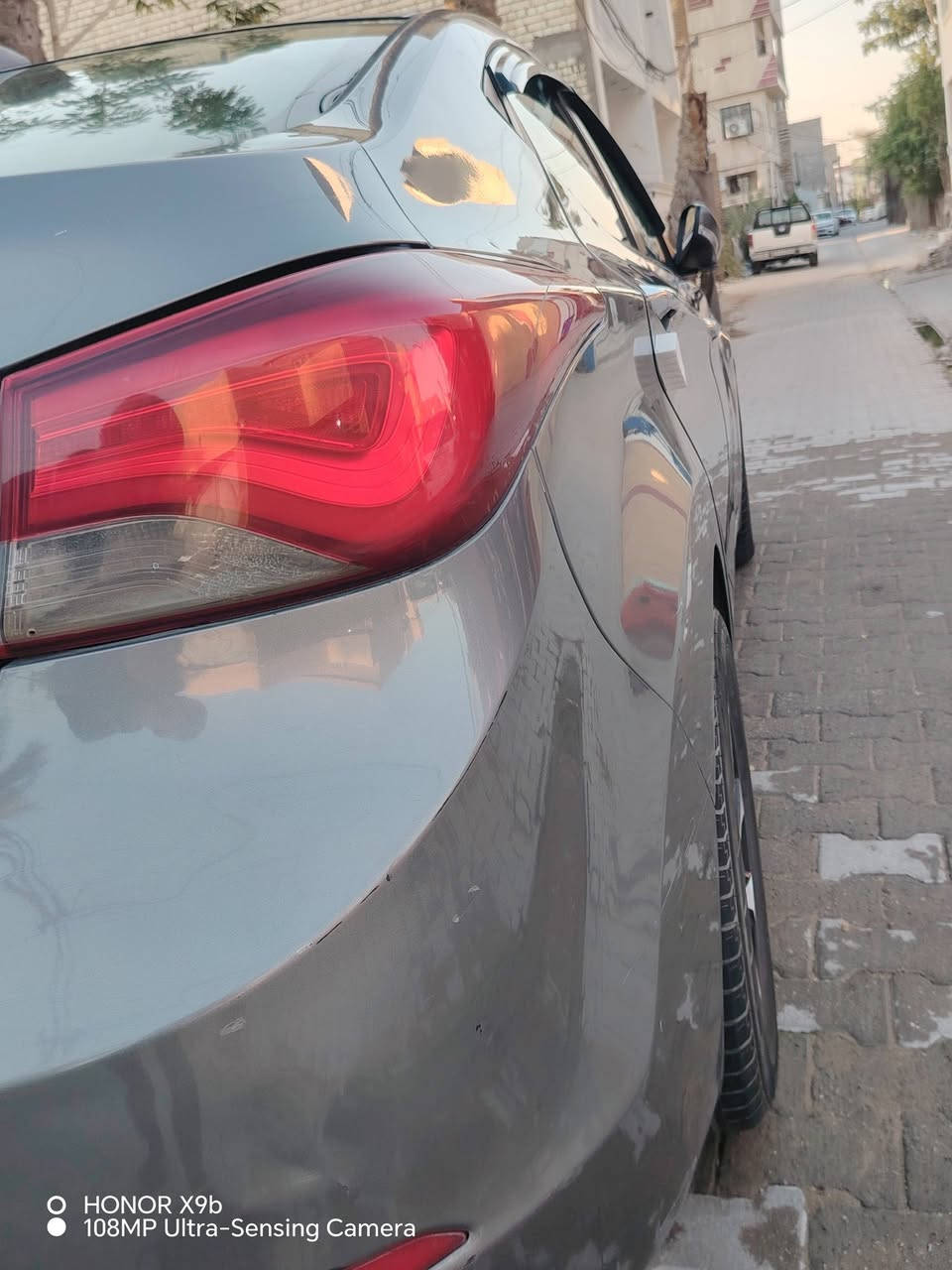السلام عليكم عندي النترا ٢٠١٤ رقم بغداد الدولي جديد سنويه وأرقام وهزه كله جديد بسمي تحويل ثاني يوم سياره نضيفه وجاهزه حادثها فقط جاملغ وبل بنيد فقط بسيط وبيها كلير بل باب بسيط باقي سياره كله مكفول محرك ١٨٠٠ دوش سياره لمتد فووول للأخير مواصفاتها 
فتحه سلايت 
بصمه تشغيل + بصمه ابواب 
كشنات جلد 
تدفئه تبريد بل كراسي 
كشنات كهرباء 
تبريد ثلج وتدفئه 
كأمره 
شاشه 
لد امامي 
لد خلفي 
اشاير بل مري 
تحكمات فول 
مود قياده 
3 وضعيات 
كروز سرعه 
مانع انزلاق 
ايكو 
يدات نيكل 
ويل كروم 
وبعد بيها مواصفات 
سياره نضيفه وجاهزه 
مكان السياره بغداد 
عارضها ب ١٠٠ وبيها مجال للشراي 
وهذا رقمي
*********** واتساب
