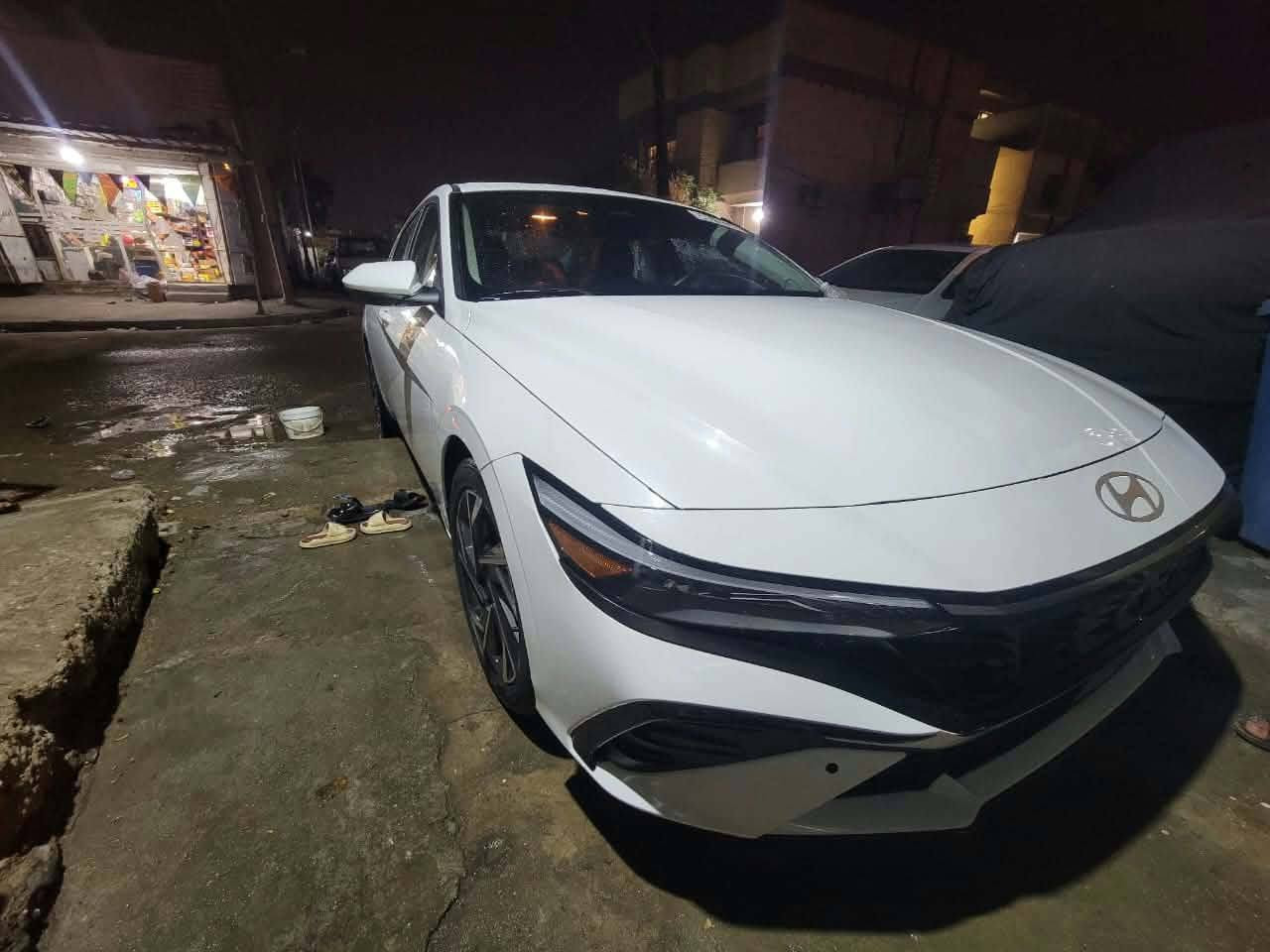النترا موديل 25 وارد امريكا 
سياره فول مواصفات 
بدون صبغ فق بارد ومبين بل صوره 
بدون رقم 
بصمه 
فتحه 
رادار امامي وجانبية 
كامره 
حساسات 
فوال الفول 
السعر 140
***********

نص مكتوب في الصور:
- 1565101563