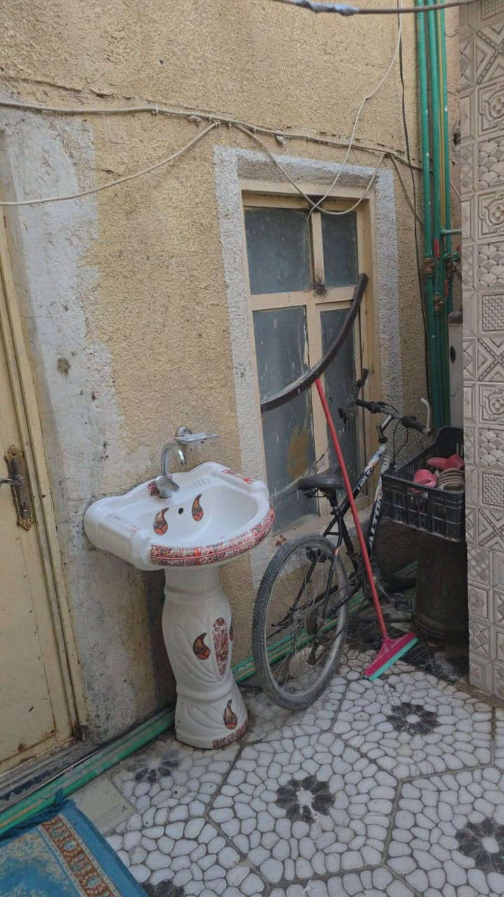 بيت للبيع هو واثاثه مساحته ١٢٠متر كربلاء المقدسة حولي ابو مهدي المهندس منطقة الشبانات سعره ٤٦ وبيه مجال لاستفسار أكثر الاتصال على الرقم ***********
