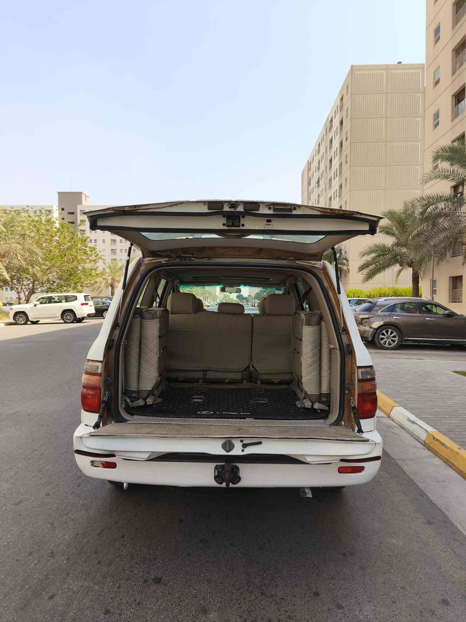 بيع مستعجل
السلام عليكم لاندكروز مونيكا مديل 2001 اصلل GXR فولل مواصفات واحد على واحد كفالة عامة ستيراد خاص سبشل رقم بغداد دولي بسمي السيارة جديدة بمعنى الكلمة كير محرك تبريد ثلج صدر جديد تخم تاير جديد 
المواصفات 
فتحت سقف بلادد 
3 قطع تبريد 
7 راكب 
داخل لونين 
محرك 4500 
باب خلفي بلادي 
ثلاجة بلادية 
ويل كب 15 
سستم صوت دمام 
السيارة جديدة من كل النواحي مال بيت السعر 126 وبيه مجال جدا بسيط مكاني بسماية الهاتف ***********
