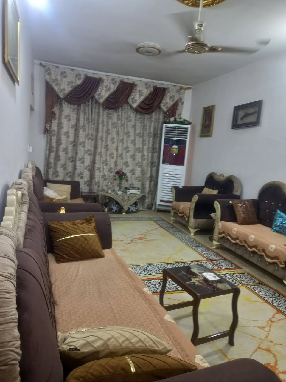 بيت للبيع مساحة ٢٠٠ متر طابقين يحتوي على ٥ غرف نوم وثلاث حمامات ومطبخ حار وبارد واستقبال وهول وصالةالسعر التواصل على الماسنجر وعلى الرقم ***********
