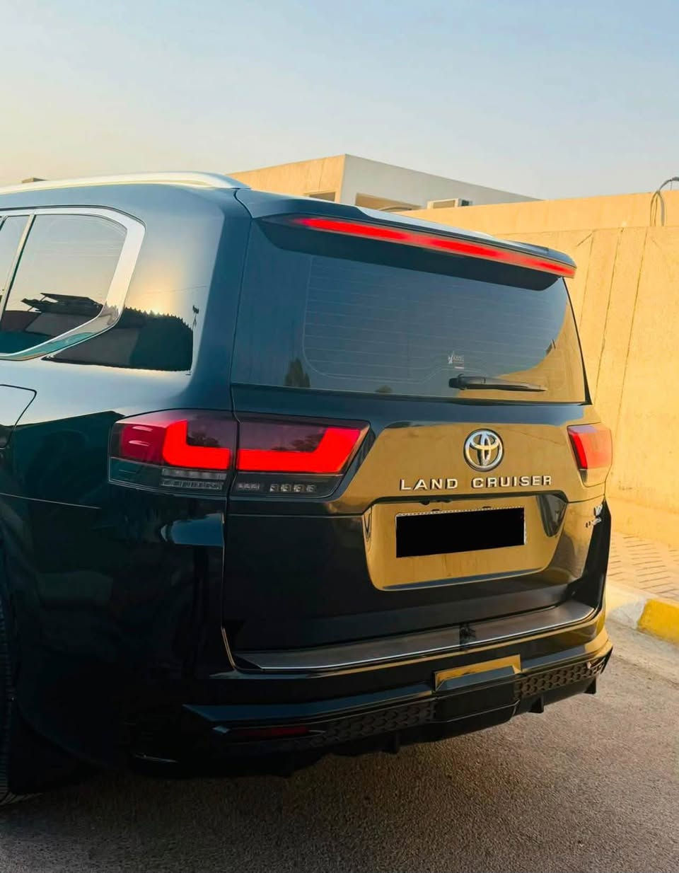 السلام عليكم
للبيع لاندكروز موديل 2024 VX لمتدد بريم اصلي

مكفولة كفالة عامة حتى من الرصعة 

السيارة مغلفهPPF

ماشية 18 الف فقط اخت الزيرو 

فول مواصفات رادارات امامي وخلفي وجانبي 

كامرات محيطية أربعة  كشنات تدفئة وتبريد  

كشنات خلفية كهرباء كشنات خزن ميموري 

وبعد بيها هواي مواصفات 

مكان السيارة بغداد 

للستفسار اكثر والاتصال على الرقم غير متواجد ع الفيس 

***********
