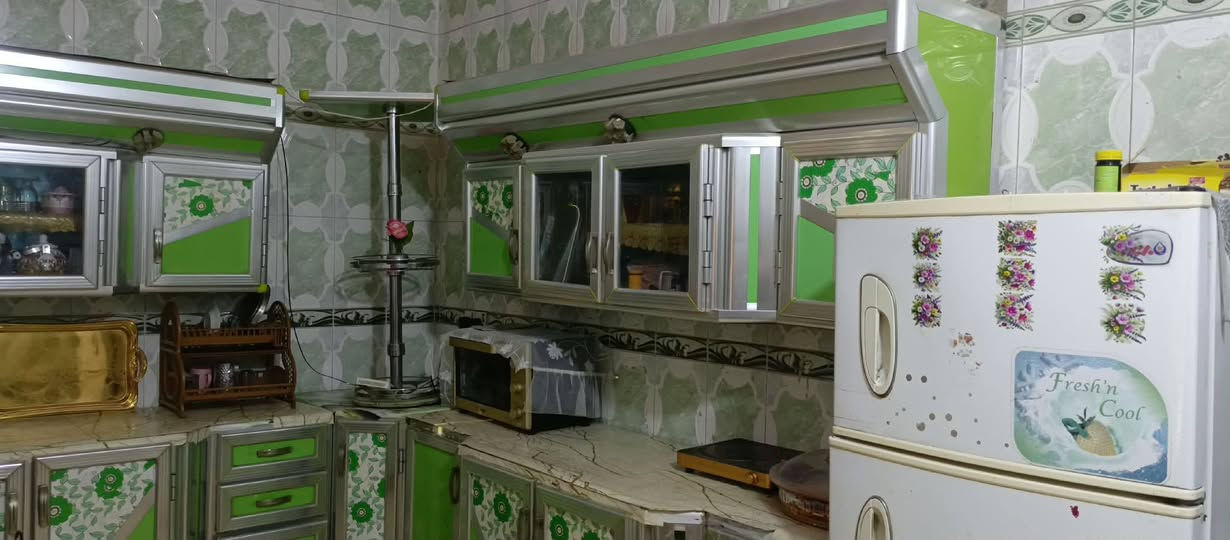 سلام عليكم كاونتر نضيف ست قطع نضيف سعره 400 رقم الهاتف ***********
