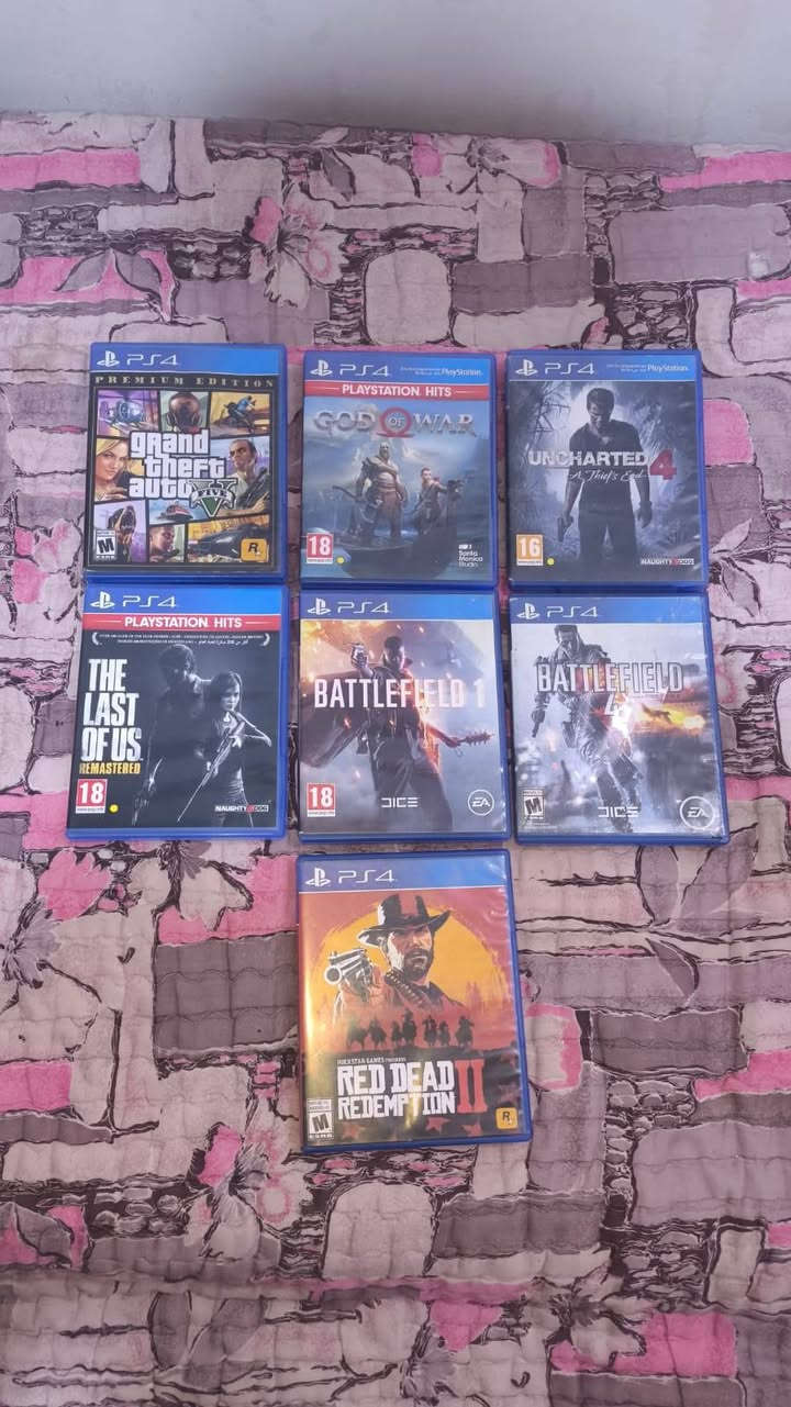بلي 4 مستعمل نظيف
مع كامل الملحقات الأصلية كيبل الكهرباء + كيبل HDMI مالت الجهاز 

مع يدة الاصلية مالت الجهاز فقط مغير شكلها 

+7اقراص كلهم شغالين عدا البتل فيلد واحد منهم مايشتغل

 265الف  للاستفسار على الرقم ***********
