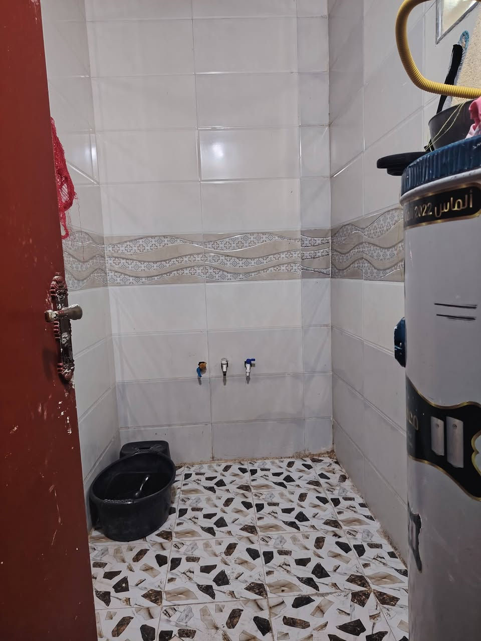 بيت للبيع حي الايمان  ع التبليط يبعد عن شارع دهوك القديم ٢٠٠ متر من السيطره  مساحه ١٢٥ طابق ونص غرفتين هول مطبخ حمام مناور عدد ٣ وغرفه وهول فوق بعد بدون لبخ يعني بيت شبه كامل سعر البيت 38 مليون وبي مجال قليل لطيبين لتواصل ع الأرقام ***********
***********
