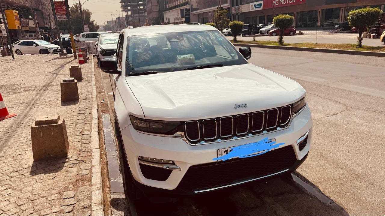 جيب جراند شيروكي. 2023
وارد امريكي 
ماشية 52000
مواصفات كاملة عدى فتحة السقف العلوي
بدون ايرباك 
حادثهه تبديل باب يمين خلفي
*********** 

التواصل على الرقم فقط بي واتساب
رقم بغداد سعر ٢٨٥ ورقة
