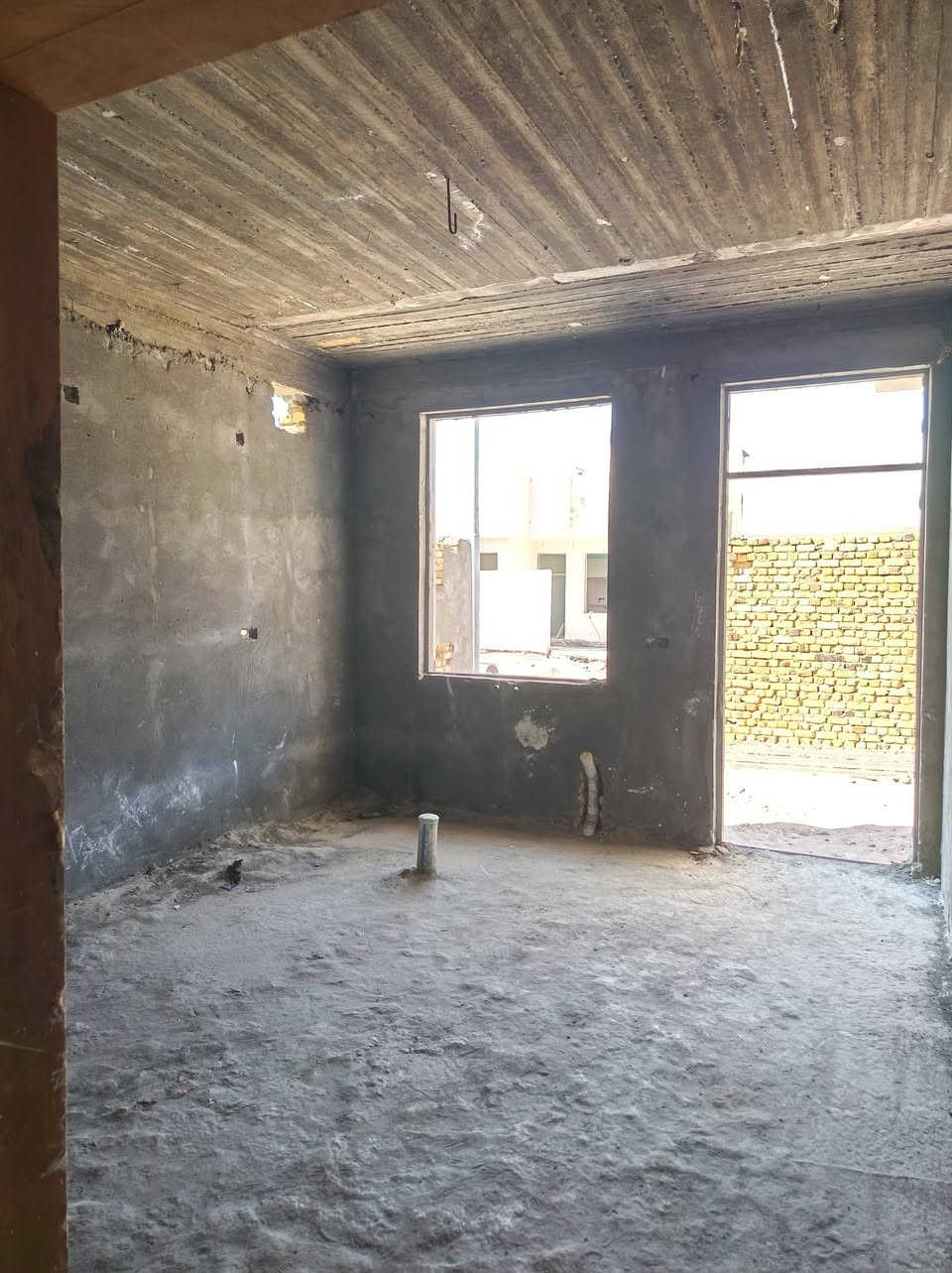 سلام عليكم
#بيت للبيع.
الموقع /مجمع الرياض السكني /حي النفط /قرب مجمع الدوحة السكني.
مساحة البيت 200 متر / البناء 160 متر.
غرف عدد٢
صاله
استقبال
مطبخ
صحيات داخلية وخارجية
باقي فقط سيراميك وارضية ويكمل. 
البيت مشتري ع مبادرة المصرف العقاري بالاقساط.
مطلوب مقدمة 35 مليون بالاضافه إلى الأقساط المدفوعه
للاستفسار أكثر الاتصال على الرقم
***********
