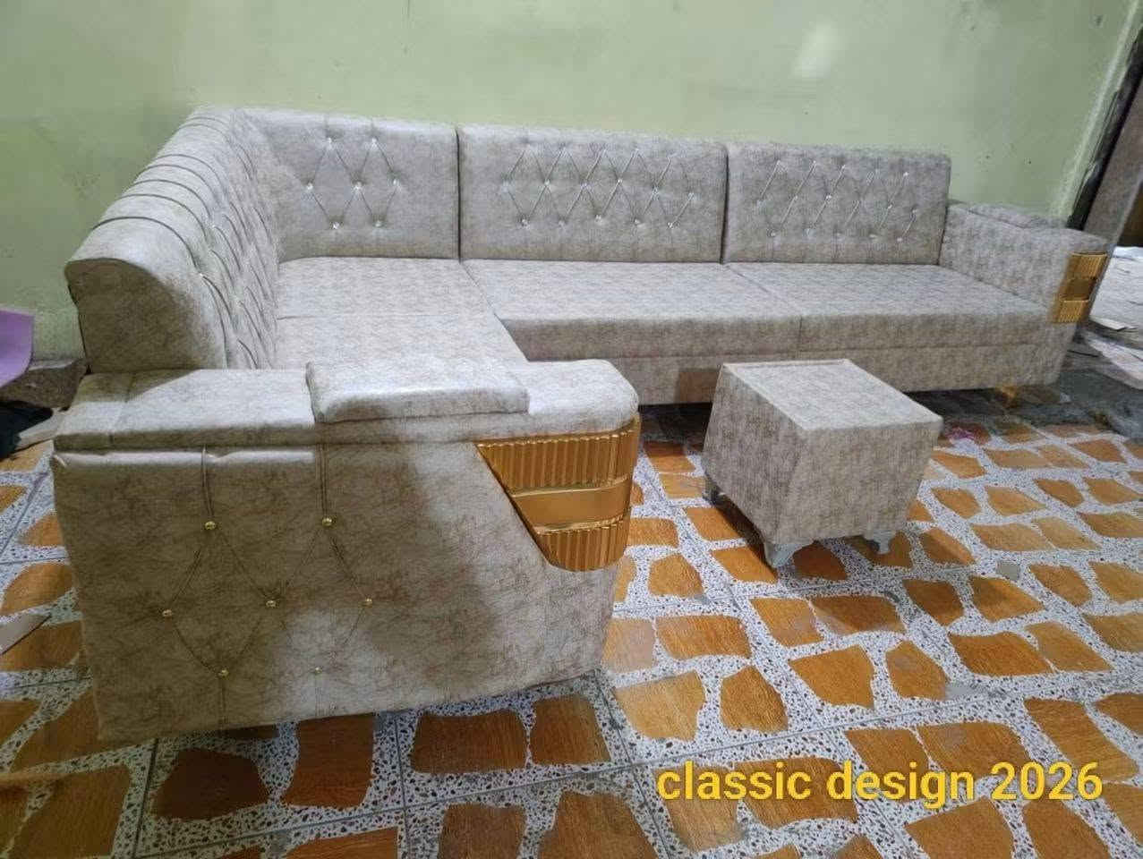 سلام عليكم على بركة الله تعالى يعلن معمل الباشق عن بيع الديوان بأسعار تنافسية ٢٧٥٠٠٠ الف للديوان الواحد سارع و احجز طلبك ضمان ٣ سنين نقدم مع الديوان ٤ كوشات و طبلة هدية مواصفات الديوان🌴 
 خشب جام روسي👍 
قماش قديفة جاكور تركي او كتان👍👍 
 حسب طلب الزبون سفنج مميز 😊👍 
 مقعد بلوك أسود مستخدم أمريكي👌 
 اصفاح ان دي اف👌 
  و يتوفل لدينا عروض لأصحاب القياسات الخاصه
للاستفسار مراسلة الصفحة أو الاتصال على الأرقام التالية *********** وتساب ❤️👍

نص مكتوب في الصور:
- ***********
- muhamad.f5
- classic design 2026