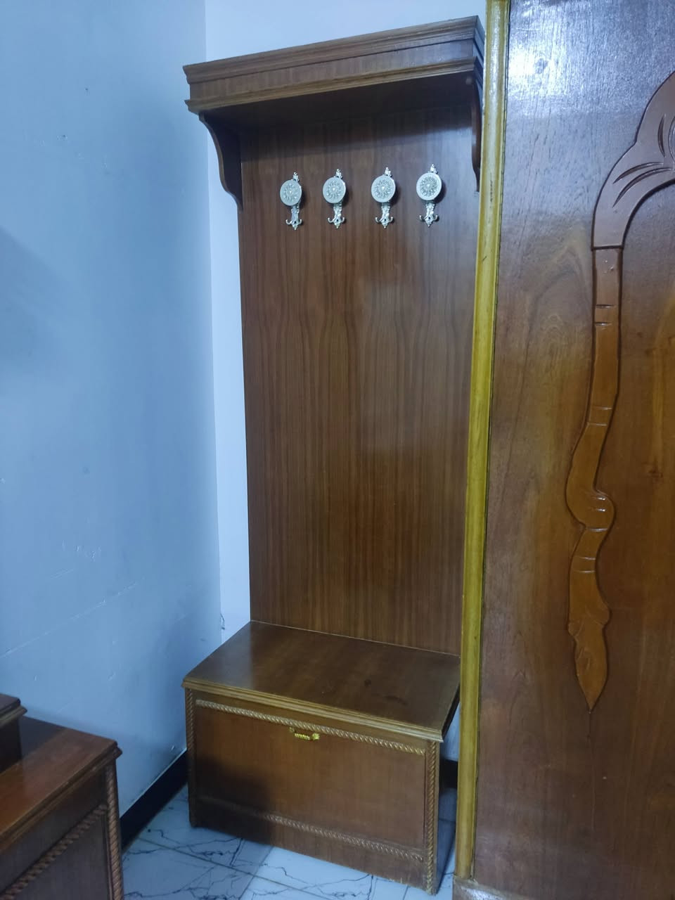 @إشارة 
سلام عليكم 
ملحقات غرفه للبيع 
السعر 200 وبيه مجال قليل 
عنوان زين القوس  شارع المله 
الرقم ***********
