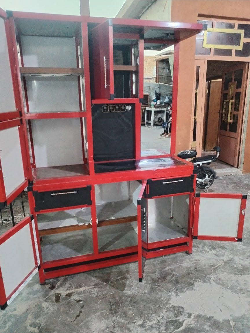 السلام عليكم كاونتر قطعتين المنيوم حطاطة الطول متر ونص السعر ١٢٥ وبي مجال قليل
ميز تواليت ٧٠
كاونتر قطعتين بدون سنك حطاطة سعودي اللون جوزي الطول مترين السعر ١٨٠ بي مجال قليل للاستفسار خاص اوالاتصال على الارقام التالية ***********
*********** فلوجة قرية المختار

نص مكتوب في الصور:
- منشور كرم الباري