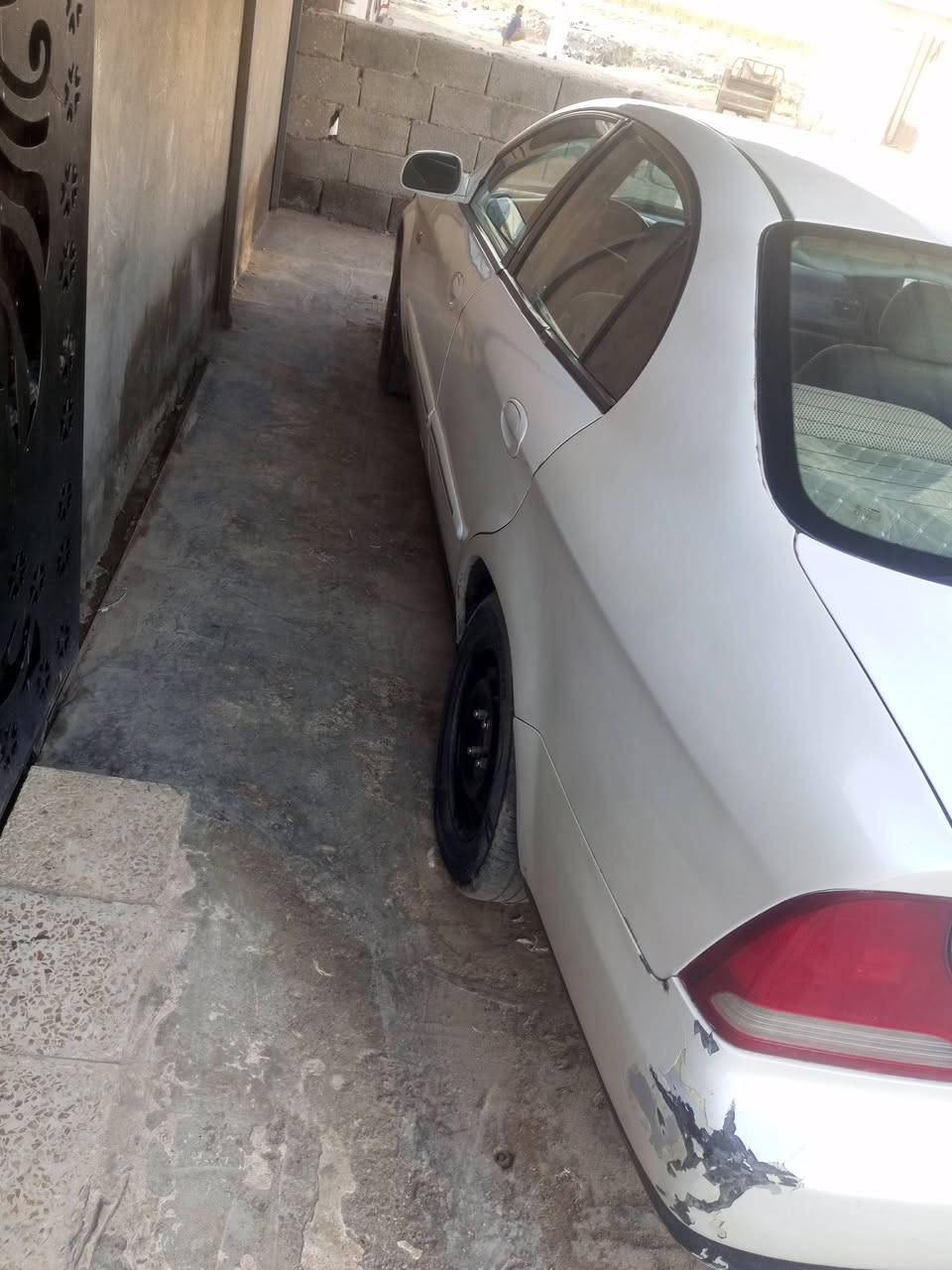 سلام عليكم مرخصت الكروب سيارة دايو ماكنوس موديل ٢٠٠١ مكينه وكير وحداديه وتبريد سيارة جاهز آخر حبايه عنوان سيارة واسط مركز مدينه رقم *********** او *********** بيع او مراوس بكيه حمل حسب قناعه
