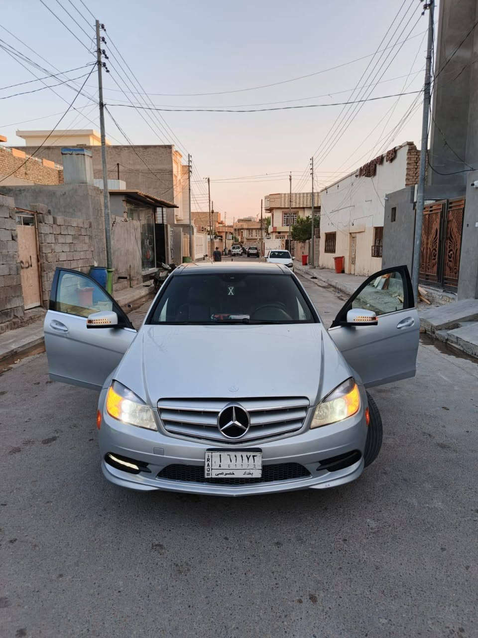 السلام عليكم
C300 sport 
2011 رقم بغداد شرط التحويل  
فول مواصفات  
محرك 6 
بانوراما 
تبريد قطعتين 
السياره مفوله الأخير 
كفاله حادث  وايرباك 
ما عده داير تاير الخلفي  عكس السايق  
***********
***********
مكاني فلوجه

