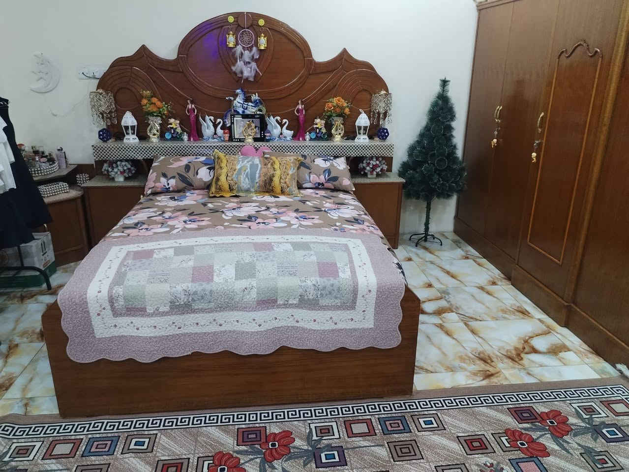 غرفه اخشاب جديده ونضيفه السعر خاص ***********
