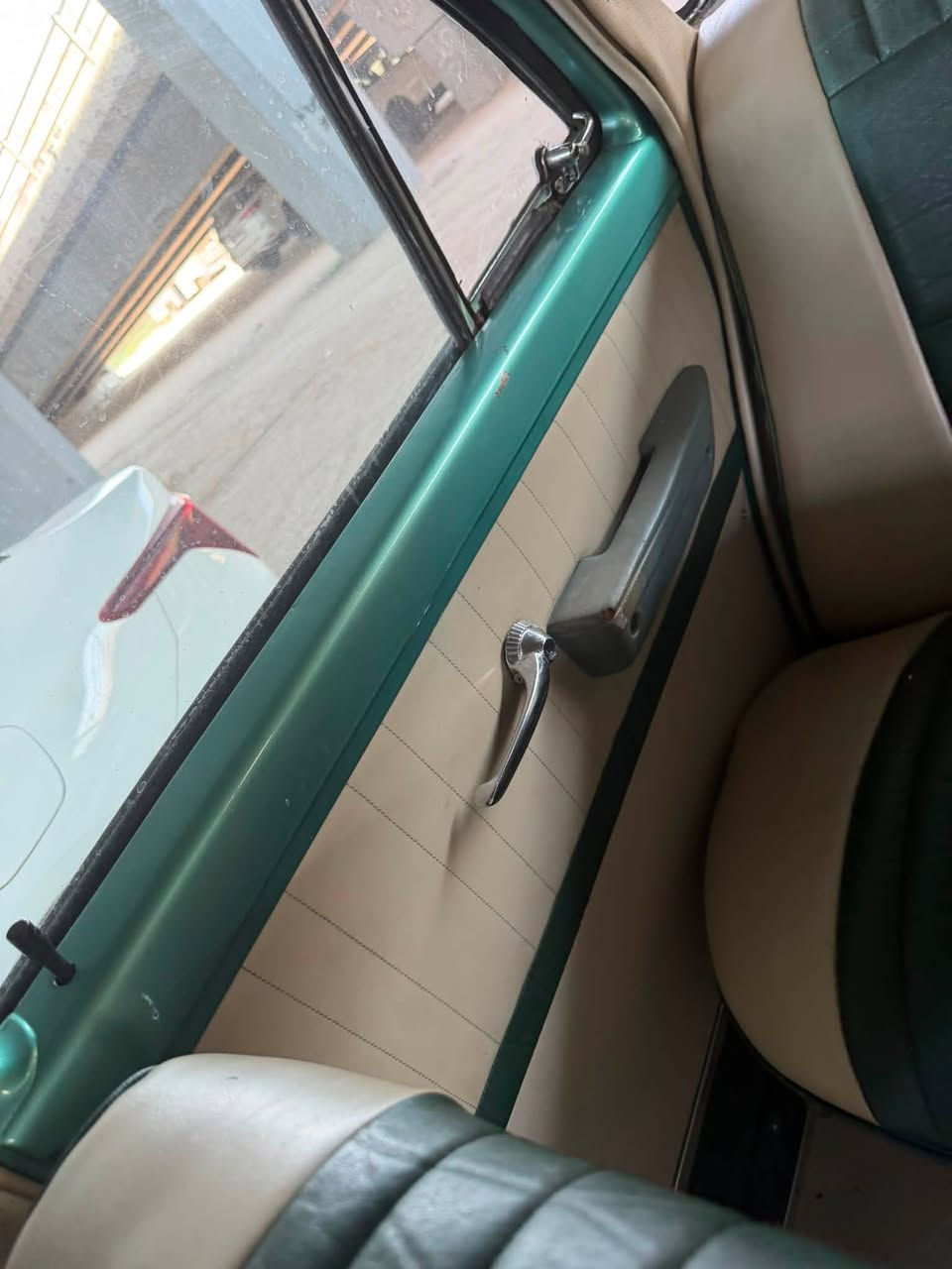 السلام عليكم دوج موديل 1955 للبيع مكينه كير تاهو 5300 كير 700 رقم بغداد الجديد السعر 100 ورقه وبيه مجال مكان السياره بغداد الاستفسار ***********
