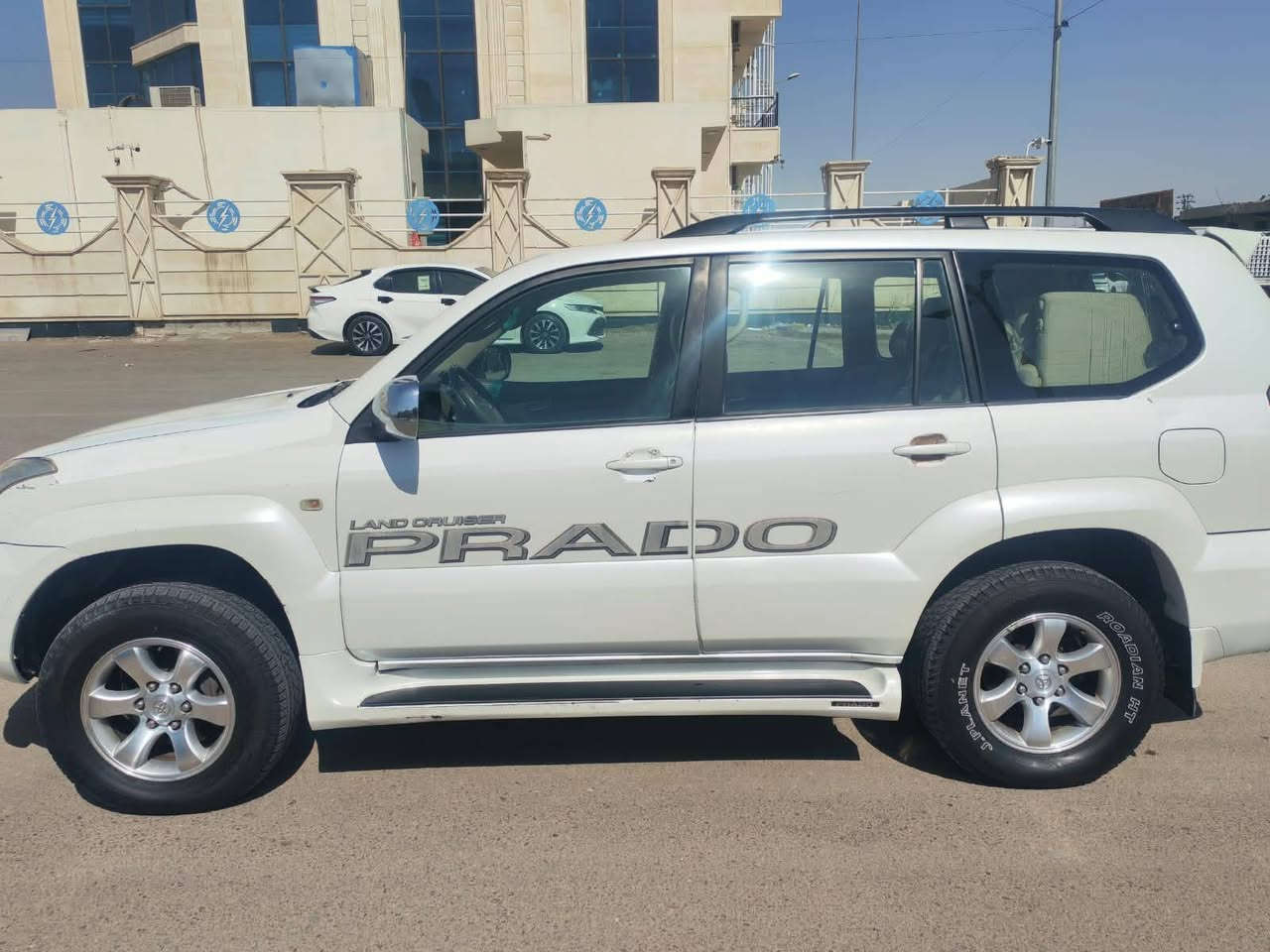 برادو موديل ٢٠٠٩ مكفوله صبغ وضربه سياره جاهزه محرك وكير وتبريد وفور ويل كله تمام بس قماره وبنيد الصبغ مكشر / السعر 140 $/اتصال ***********
