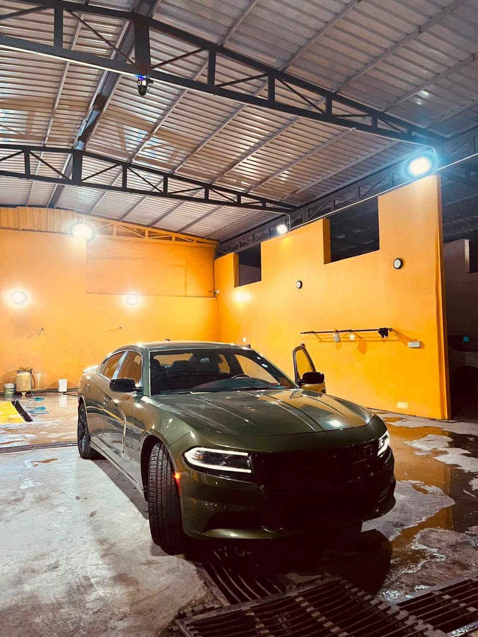 السلام عليكم 
للبيع 
دوج جارجر 2023 
وارد امريكي 
مواصفات SXT
شاشه كبيره 
كشن كهرباء 
رادار خلفي 
تحكمات ستيرن 
و الباقي المواصفات معروفة 
ماشيه 3000 ميل زيرو 
ضرر فقط الجامرلغ الخلفي اليسره بي بارد شبر  بدون رقم شماليه 
السعر / 255 وبيه مجال بسيط ).
العنوان/ ( ديالى بعقوبة).
الرقم / ( ***********).
الرقم / ( ***********).
ملاحظه/ ( بيع فقط لا مراوس ولا قسط بيع نقد فقط ).
