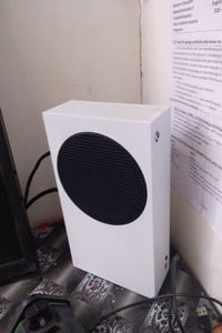 اكس بوكس سيريس اس نضيف ذاكره 1 تيره سعر 450 و بي مجال