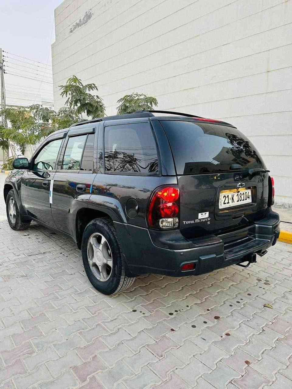 بلايزر 2007 خليجي اللون اسود رقم شمالي بااسمي تحويل مباشر ماشية 190 الف المواصفات كير اوتماتيك المحرك 4200 قبق ابيض كرسي كهرباء داخل مخمل فور ويل شاشة وكامره السيارة جاهزه من كلشي مابيه اي نقص كير محرك وكهربائيات وتبريد ثلج بيه صبغ باب ودعاميات فقط 
السعر 100 ورقه  بيه  اذا امو مراوس حسب القناعه مكان السيارة بغداد الاعظمية او الصليخ للتواصل *********** ابوحسن بغداد, العراق
