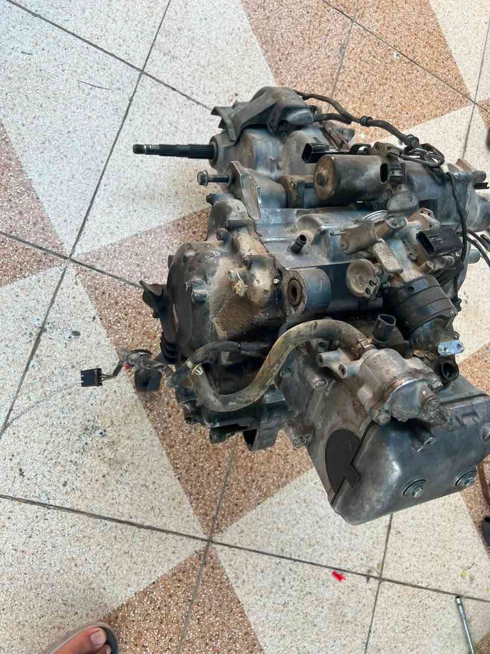 سلام عليكم مكينه صفر عشره شغاله وكل عيب مابيه لمكينه امبدل بيه فقط زنجيل واني بدلته بيدي شراي خاص او اتصال***********
