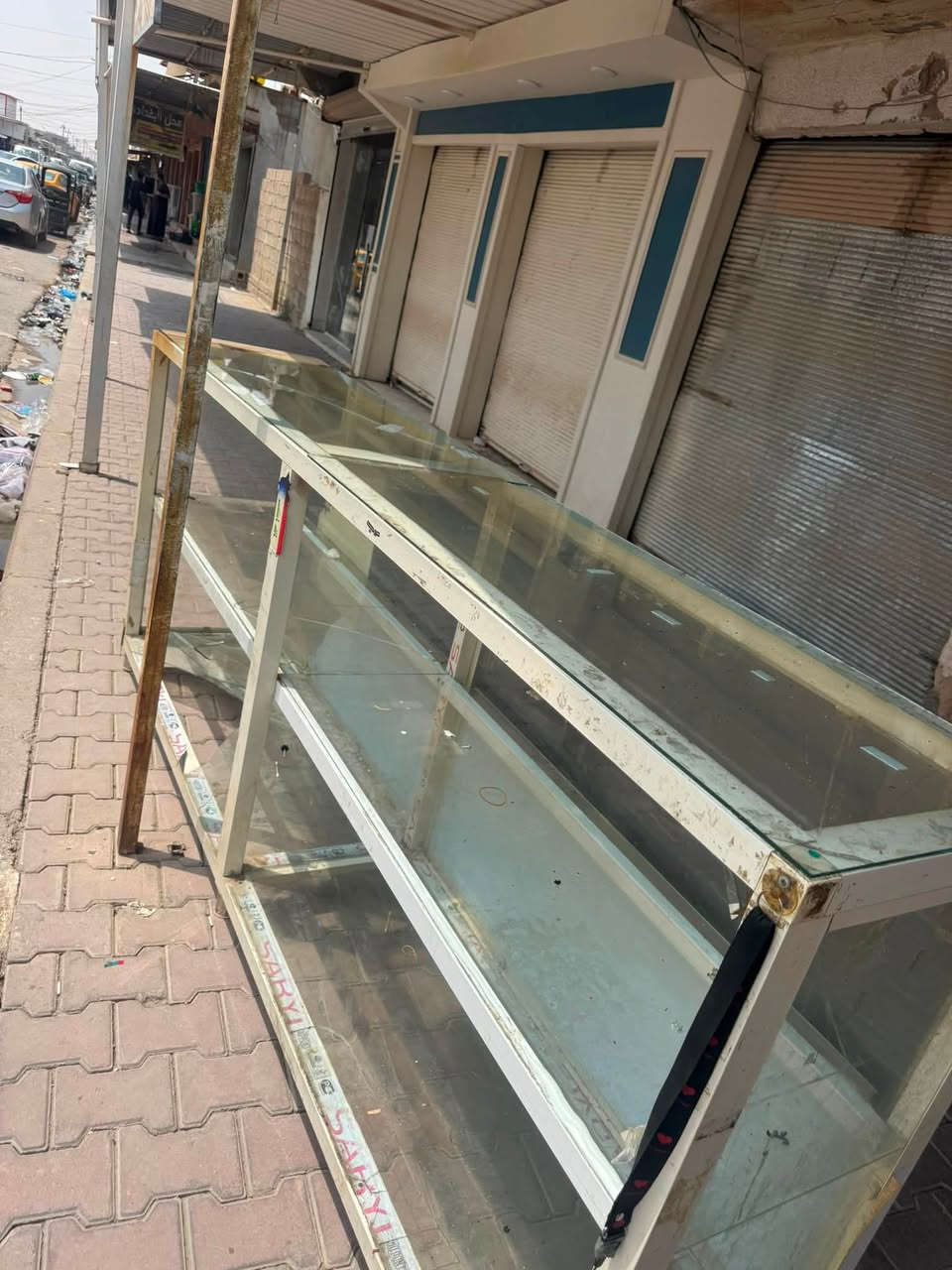 السلام عليكم
ميز للبيع ألمنيوم 
طول 2متر ونص 
ورتفاع 120
سعر 160وبي مجال  ***********
