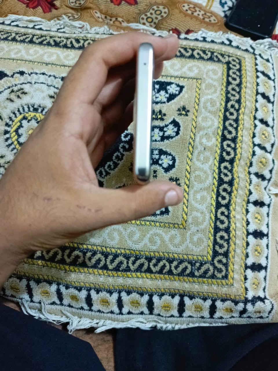 السلام عليكم اخوان اس 9 بي للبيع جهاز نظيف كلش على معنى الكلمه محتوره ماخذه بكرتونه وفتحته بايدك تليفون كلش كلش نظيف لا نبدل شاشه ولا مسوي شيء ابد ما مفتوح السعر 350 وبي مجال ***********
