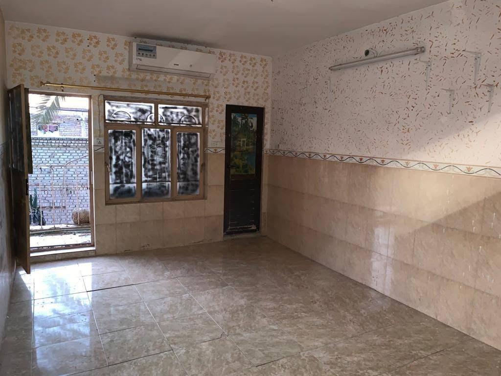 بيت للبيع مساحه 150 طابو صرف
طابقين اربع غرف بناء مرتب .مكانه طويريج حي الامير خلف الجنسيه التفاصيل اكثر 
***********
