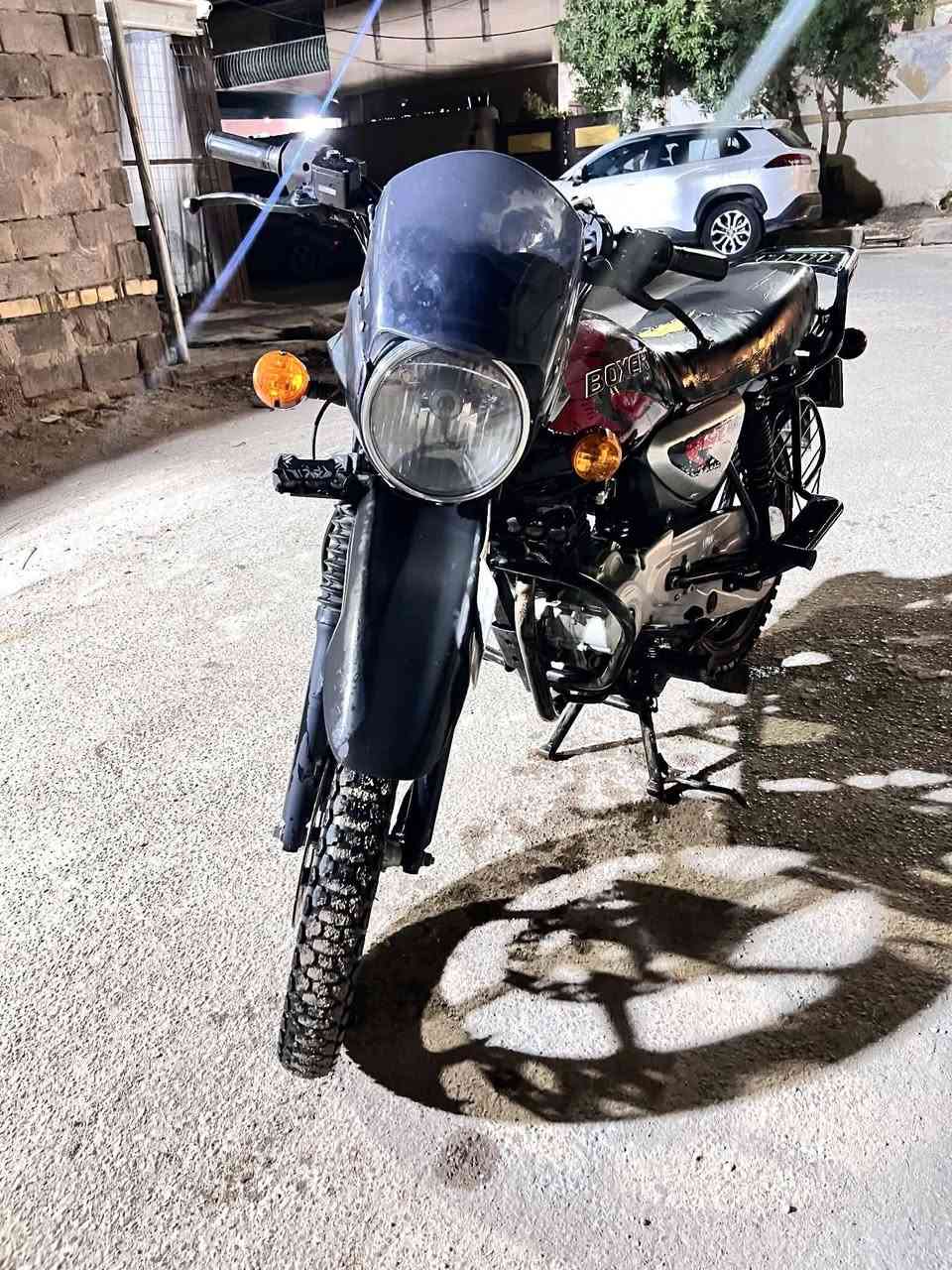 دراجه بوكسر موديل 23 مرقمه كامله رقم إنكليزي سنويه لحد 2030 ب اسمي دراجة كامله مكمله اي نقص مابيها ممشتغل بيها دلفري خالها عله كد اروح وارجع بيها للشغل ماشيه 30الف السعر 2150 مليونين و150 وبيها مجال للشراي مكاني حي الاعلام تقاطع درويش للتواصل ***********
