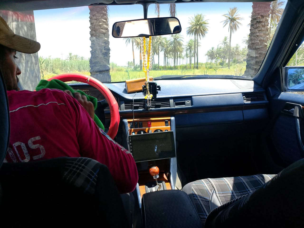 مارسدس دب . محور بطه سياره نضيفه . بيه جراد فقط قماره
تبريد . مسجل شاشه  كامره  تايرات جدد
وجاهزه مال جناي 
سعر 55

الرقم .***********
