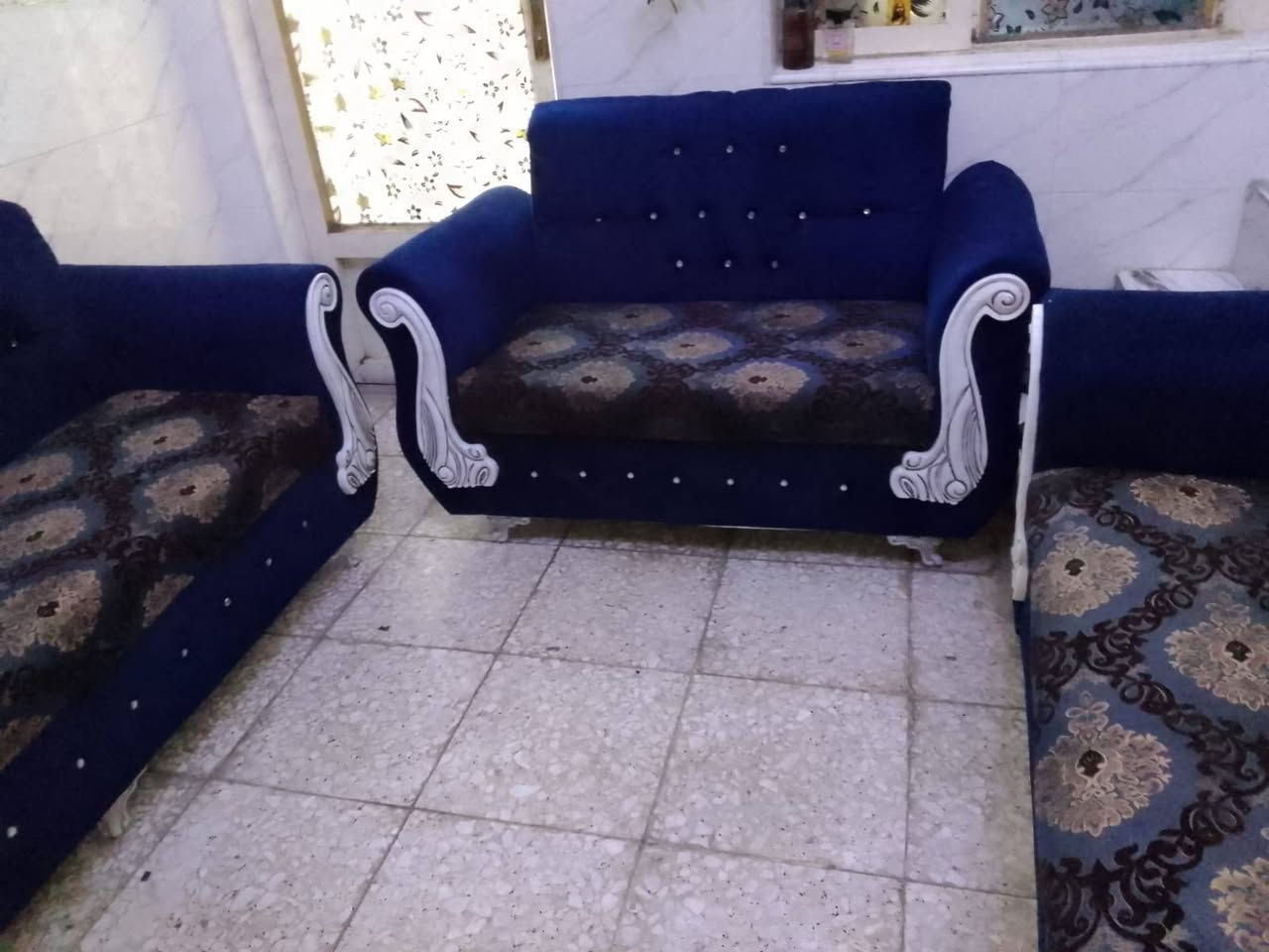 السلام عليكم طخم مستعمل سعر ٢٥٠وبي مجال ***********
