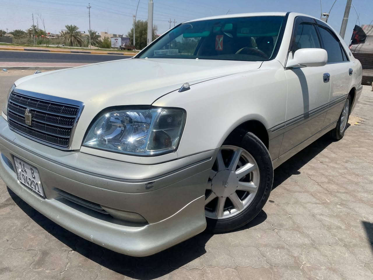 سلام عليكم عندي ملكة للبيع السيارة 3 دكم كرستال اصل السيارة مال بيت السيارة جديدة بمعنة الكلمة كشنات كهربائي ومرايات شفط السيارة مال مزاد السيارة بسمي السيارة بية قطعتين صبغ البنيد وجاملغ الامامي صبغ اليابان والباقي مكفول ما بية. قطرت معجون ولا صبغ ما عده البنيد وجاملغ فقط السعر 155وبية مجال قليل عنواني البصره الفيحاء رقم الهاتف ***********
