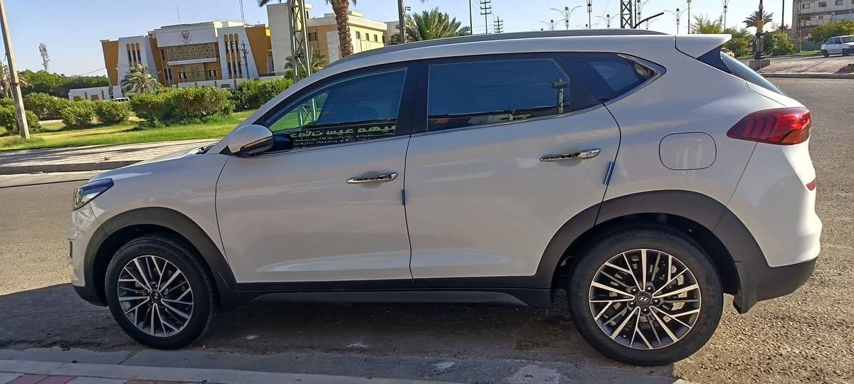 توسان 2020 خليجيه رقم بغداد ماشيه 92 الف عله وضع الشركه برغي ممفتوه بيه السعر 198 وبيه مجال بسيط 
//ملاحظه //موشراي لتعلق ولتصير ابو سوك براسي 
                     الشارع كلشي بي  
//مواصفاته //
1_ لايت زنون خمس عدسات تتبعي 
2_ تحكمات استيرن جهتين 
3_ مري شفط +اشاير مري 
4_ ترحيب يدات 
5_ بصمه + تشغيل عن بعد 
6_داخل جلد +صاج 
7_ تبريد قطعتين 
8_ كاميرا مامي بلاد  +  كاميرا خلفي بلاد 
9_ شاشه كبير 
10_ كشنات امامي كهربائيات 
11_ حساسات امامي خلفي 
12_ تخم تاير جديد + اسبير وعده منازلات عله وضعهن 
                مكان السياره كربلاء للاستفسار اكثر  
                    واتساب (***********)
