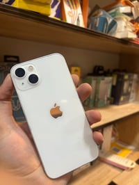 آيفون 13 ١٢٨ • ابيض • بطارية ٨٥%