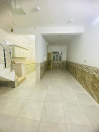 بيت ٥٠م • ٣ طوابق • ٤كم عن الامام