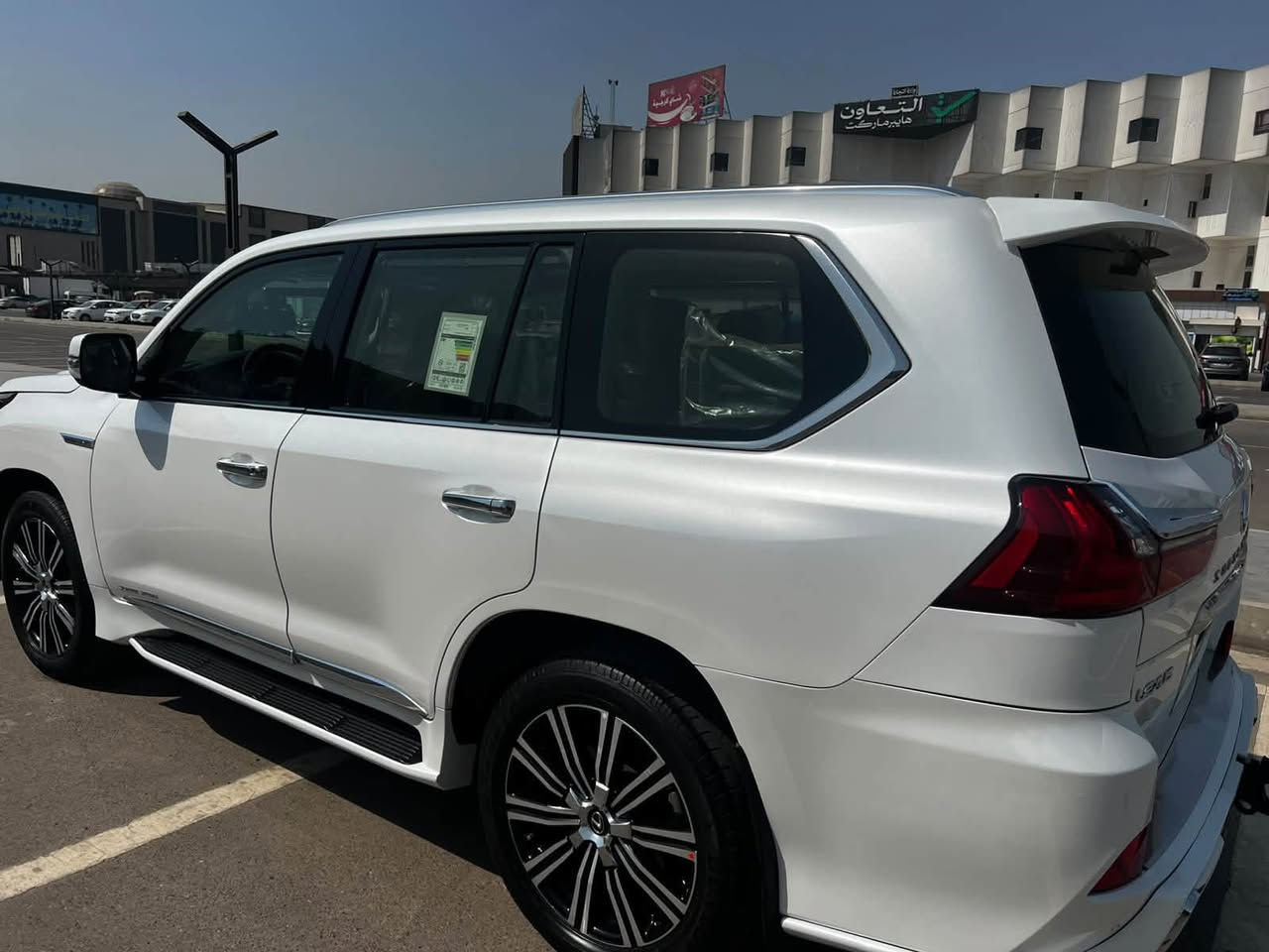 للبيع لگزز 2019 
إبريم السعر 53000$ الف دولار صبغ 3 قطع 
مواصفاتها معروفه عداد 111 الف كم بأسمي رقم بغداد الاتصال ع الرقم الموجود 
***********
