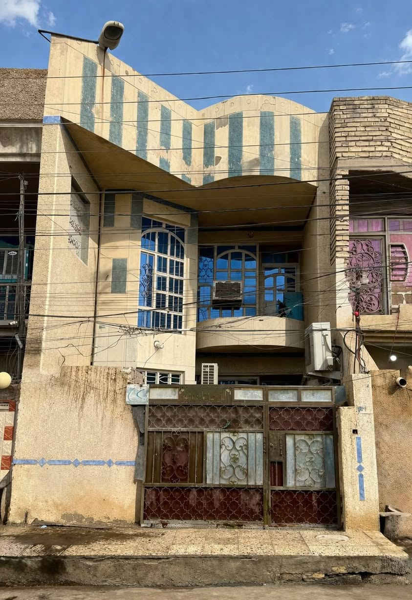 🏡🔥 دار للبيع – فرصة مميزة بالسعر والموقع!
📍 الموقع: بغداد – البلديات – حي التراث
📐 المساحة: 100 م²
📏 الواجهة: 5 متر
📜 طابو صرف ✅
🌳 مقابيل ساحة عامة 🌳
📍 موقع واضح ومميز وسهل الوصول

✨ مناسب للسكن والاستثمار
✨ واجهة مرتبة ومساحة عملية
✨ مقابيل ساحة عامة، يعني إطلالة مفتوحة وبدون بناية مقابلك

🔥 إذا تبحث عن دار بموقع حلو وطابو صرف، هاي فرصة تستاهل تشوفها على الطبيعة.

📞 للاستفسار:
***********
