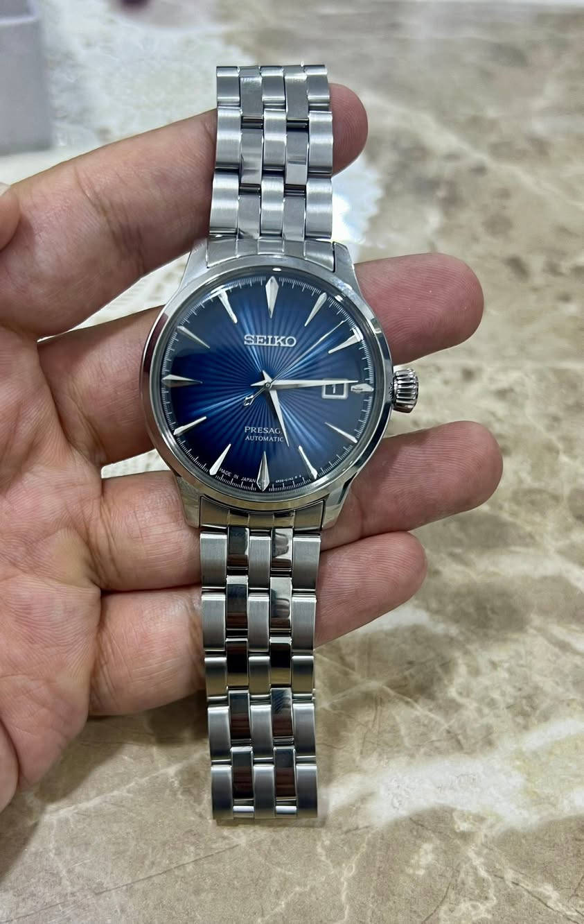 🔥 للبيع | تحفة يابانية فاخرة 🔥

⌚️ Seiko Presage Automatic

💎 ساعة راقية بتفاصيل فخمة ومينا أزرق ملكي بنقشة Sunburst تخطف النظر مع كل انعكاس ضوء صناعة يابانية أصلية 

 📏 قطر الساعة: 41mm

⚙️ حركة أوتوماتيك احترافية تعمل بالحركة بدون بطارية

🩶 سوار ستانلس ستيل فاخر بتشطيب عالي الجودة

📅 عرض للتاريخ بتصميم أنيق وكلاسيكي

📦 الحالة: جديدة بالكامل بالباكيت

💰 السعر: 400$ قفل

📩 للجادين وأصحاب الذوق الراقي – التواصل خاص او واتس اب ***********
