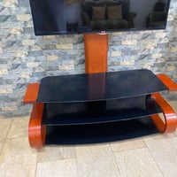 ميز بلازما نضيف جداً السعر 125 الف وبيه مجال بغداد المشتل  07706853660...