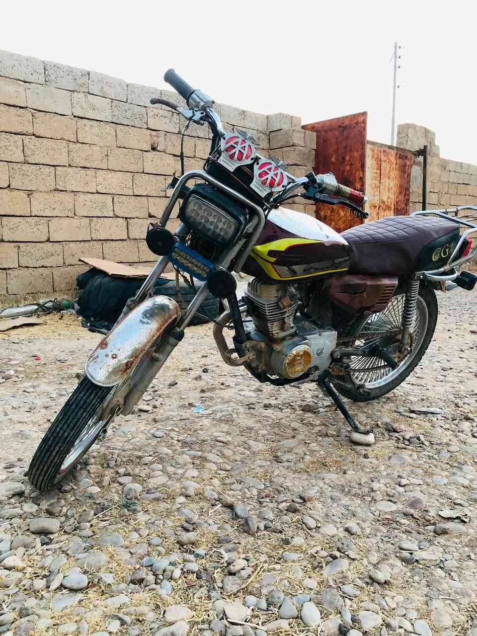 ماطور لبيع نضيف وحلووو بس لبريك يجلب والتانكي بي طعجه خفيفه 
لسعر 250 وبي مجال 
الاستفسار لرقم ***********
